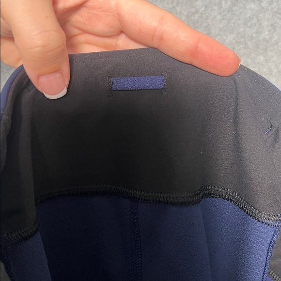 Lululemon Womens Blue Cropped Leggings with back Zipper Pocket size 4 - Picture 7 of 7